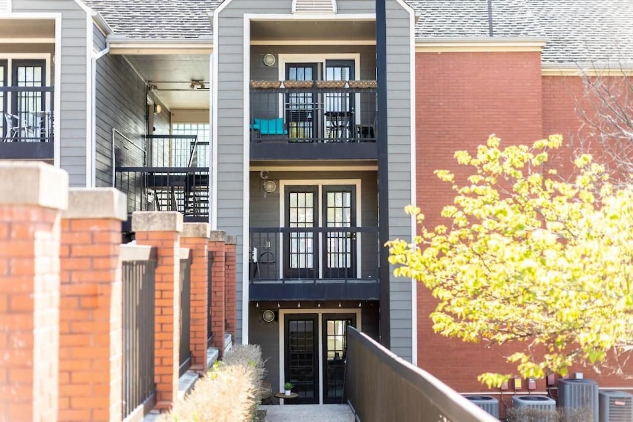 Stylish Downtown With Patio & Free Parking Apartment