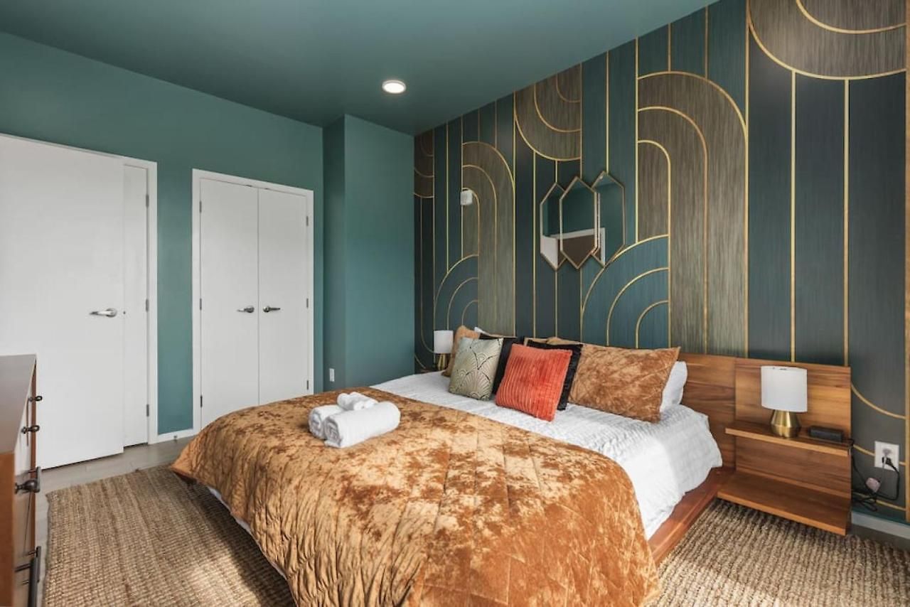 Apartment Oasis On The River With Garage Walk To Downtown