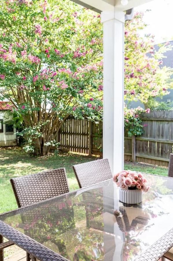 Holiday home Cheerful House Near Coffee Food & Fenced-in Yard *