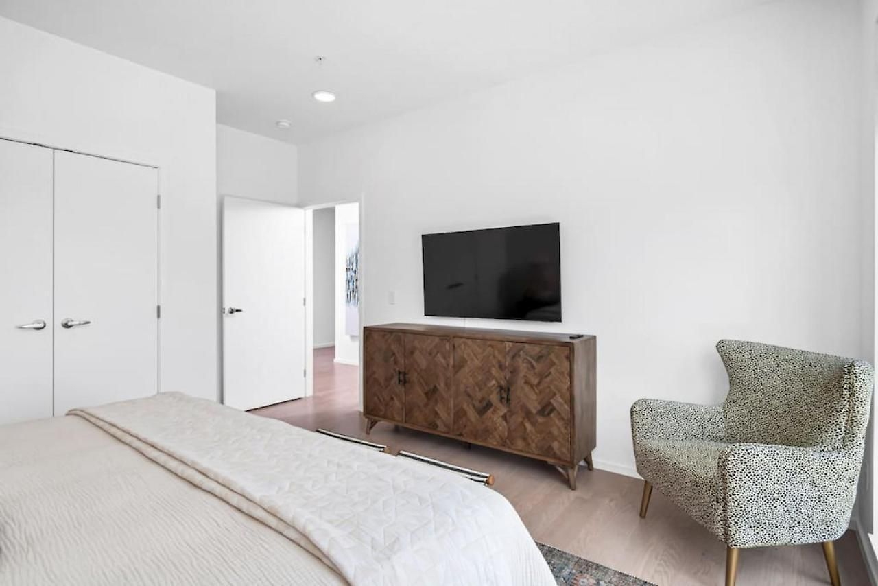 Penthouse River View Walk Downtown, Garage Parking * Nashville