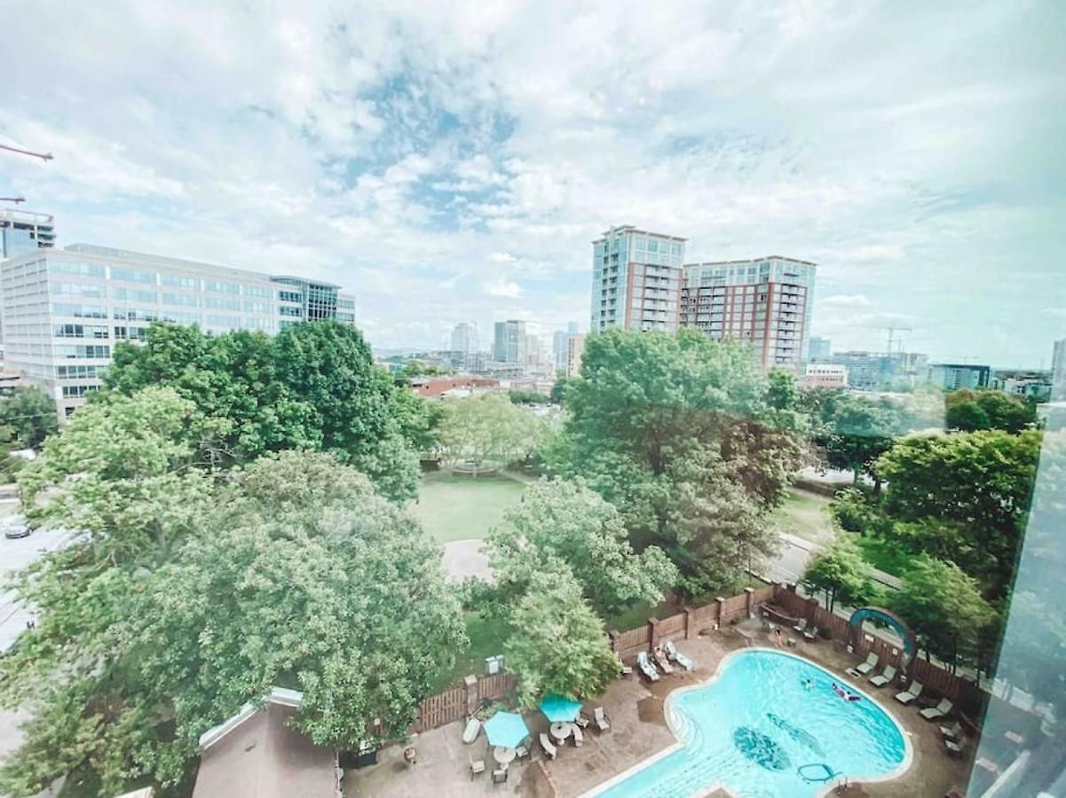 Music Holiday, On Music Row, Has Pool & Free Parking *