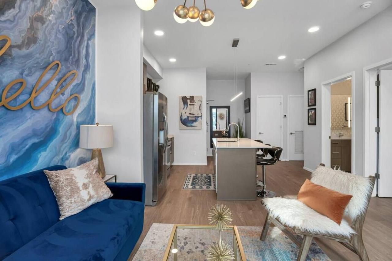 Unique With Pool, Patio, Parking Holiday home *