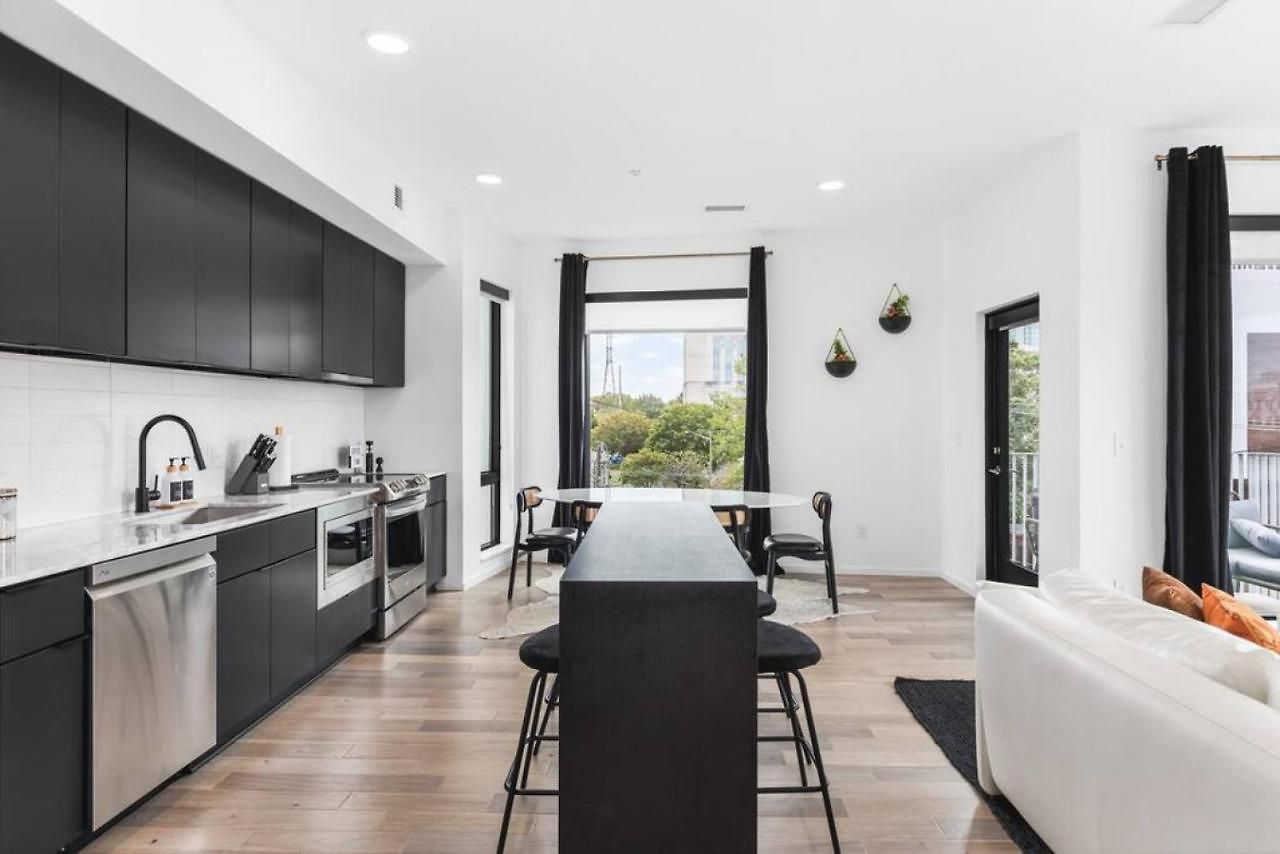 Oasis On The River With Garage Walk To Downtown Apartment