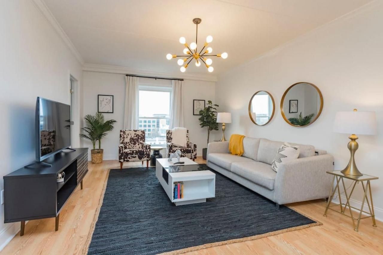 Music Holiday, On Music Row, Has Pool & Free Parking Holiday home Nashville