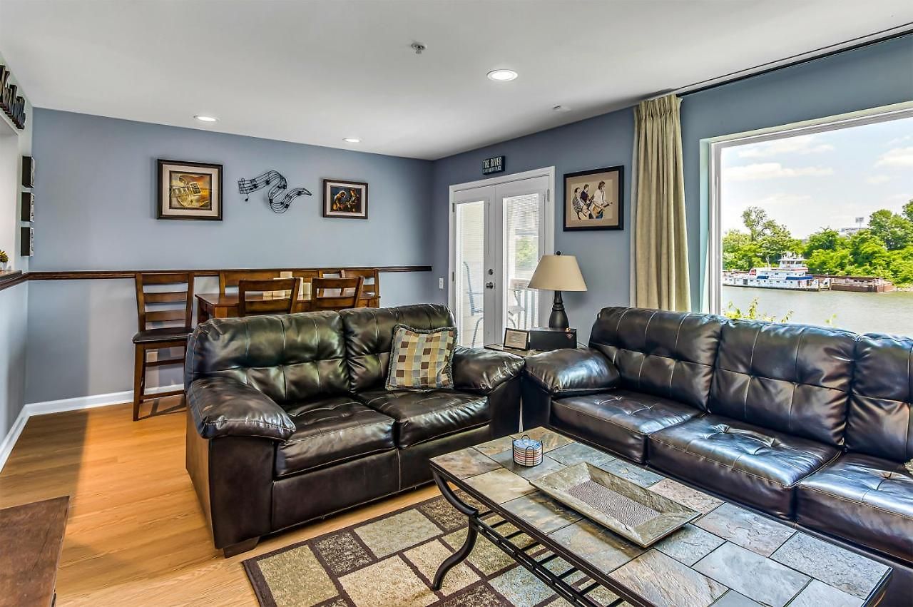 Holiday home Riverfront View Near Downtown, Walk To Restaurants