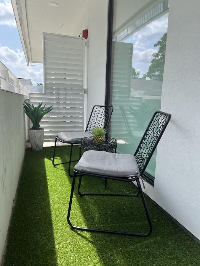 Unique With Pool, Patio, Parking Holiday home