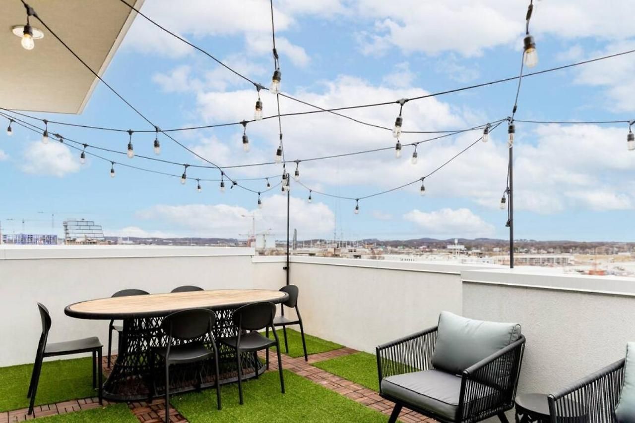 Apartment Stunning River View Walk To Downtown Rooftop Patio Nashville
