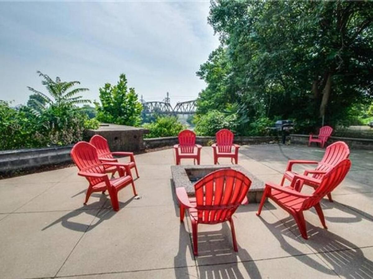 Walk To Downtown Broadway With Pool, Free Parking, And Gym Apartment