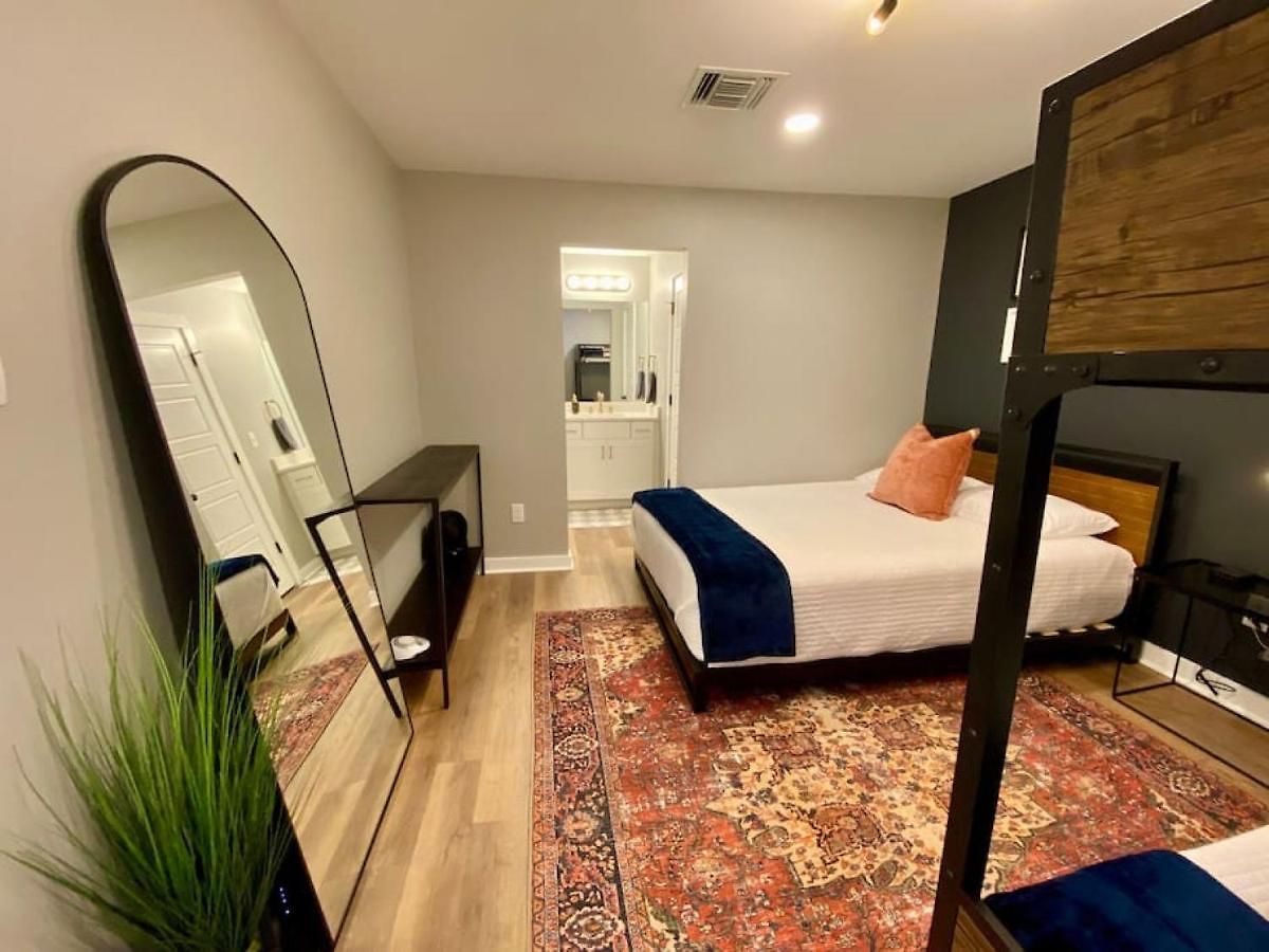 Apartment Walk To Downtown Broadway With Pool, Free Parking, And Gym Nashville