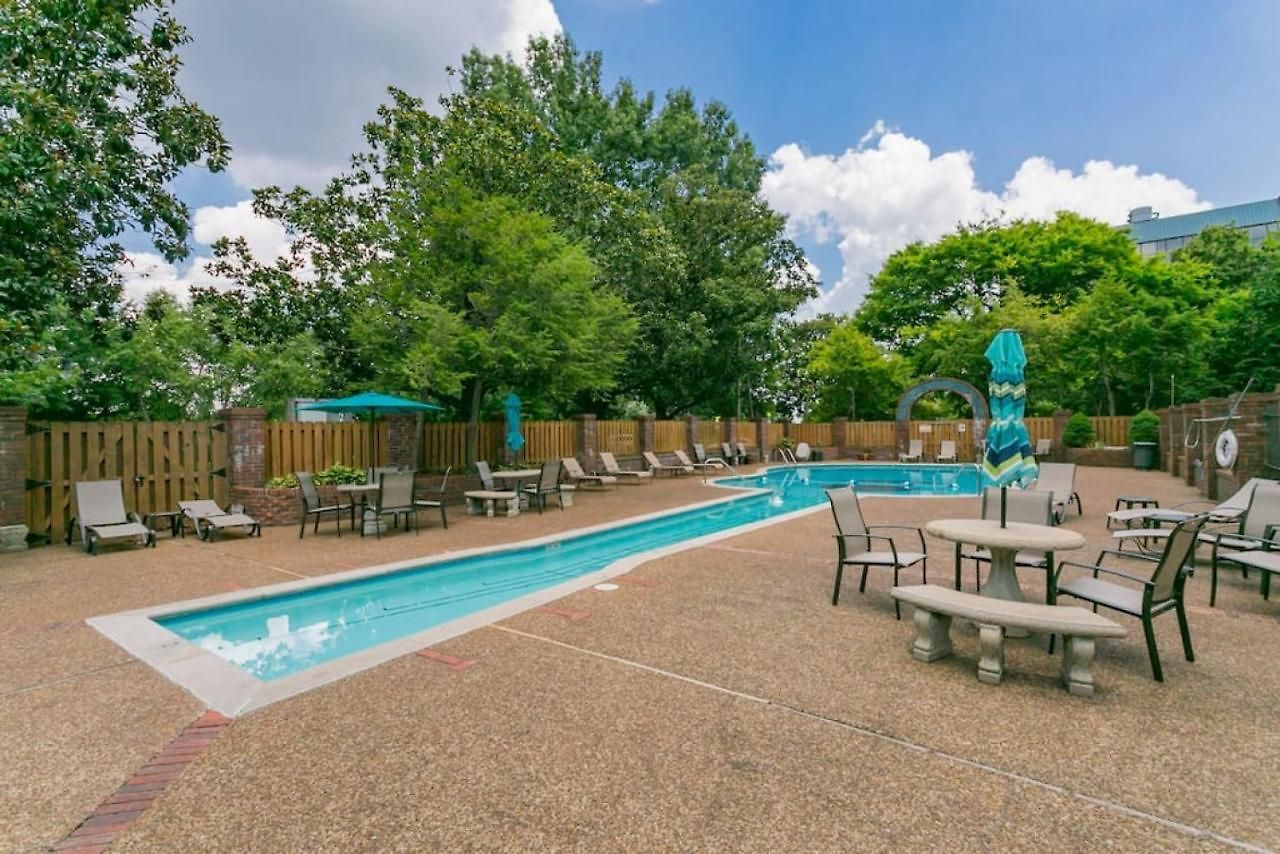 Holiday home Music Holiday, On Music Row, Has Pool & Free Parking