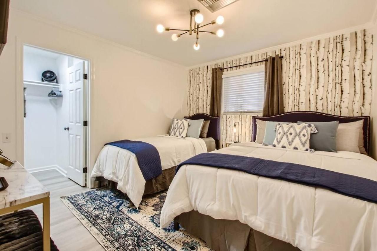 With Pool And Free Parking Walk Downtown & Germantown *