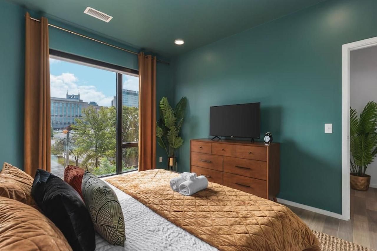 Apartment Oasis On The River With Garage Walk To Downtown *