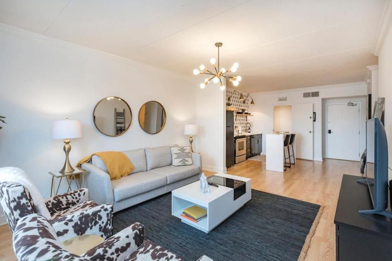 Holiday home Music Holiday, On Music Row, Has Pool & Free Parking *