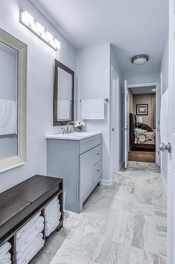 Riverfront View Near Downtown, Walk To Restaurants Holiday home