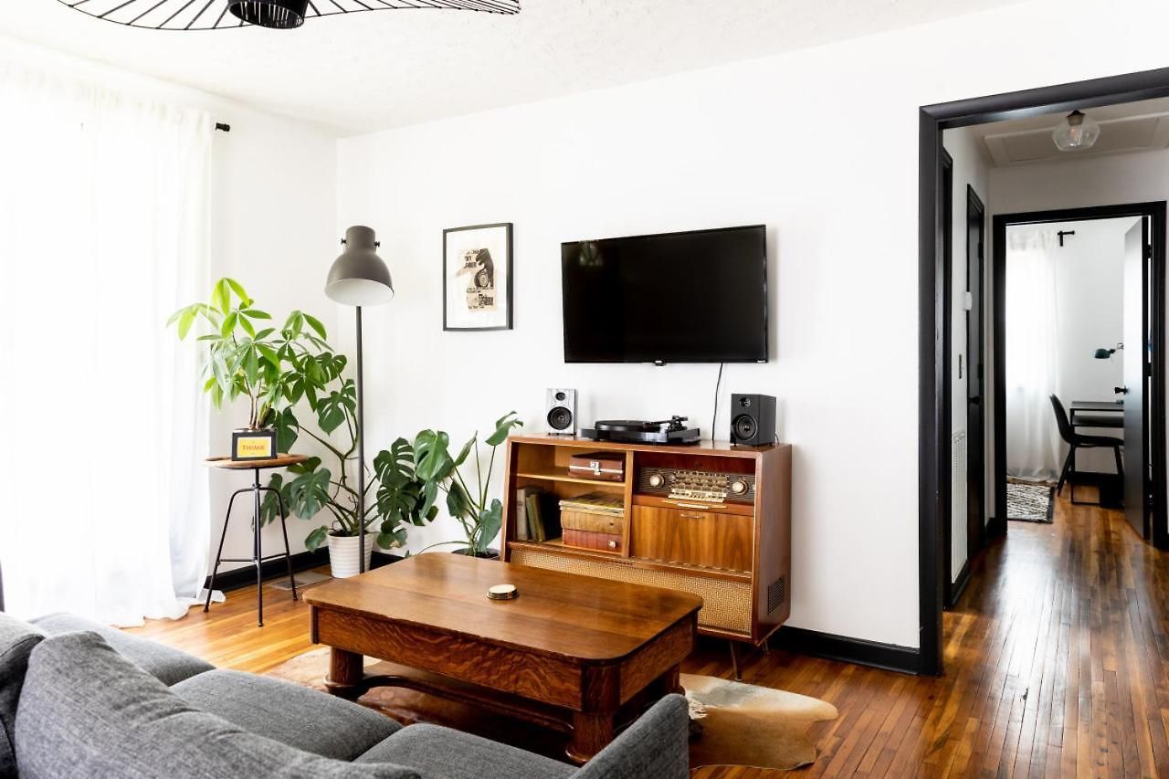 Mid-century Modern Near Downtown With Free Parking *