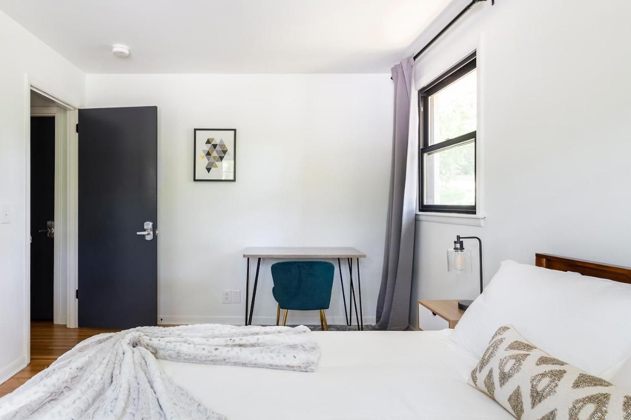 Spacious In A Quiet Neighborhood *