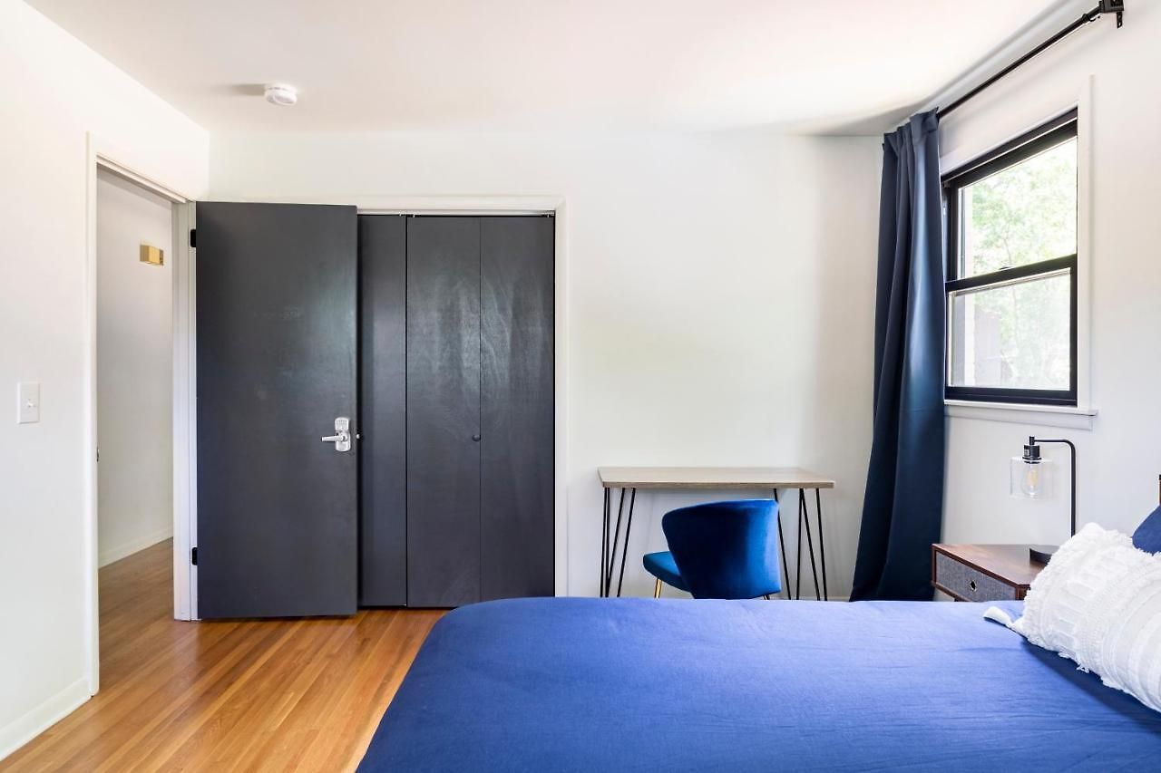 Holiday home Spacious In A Quiet Neighborhood *