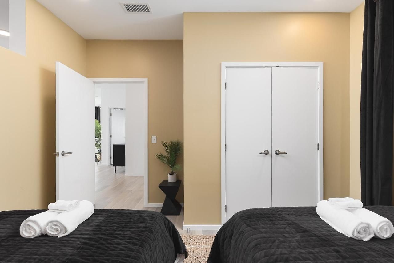 Apartment Oasis On The River With Garage Walk To Downtown *