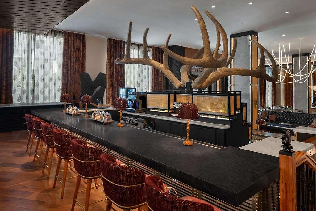 Fraye Curio Collection By Hilton Nashville