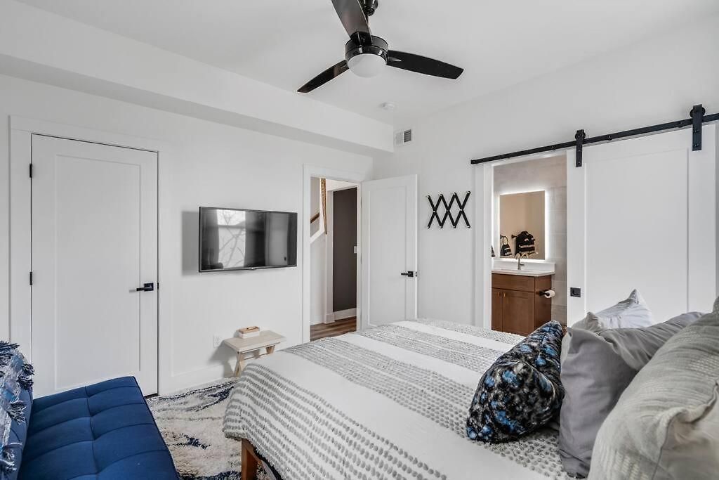 Instagrammable W/ Rooftop Deck, 3 Bdrm * Nashville