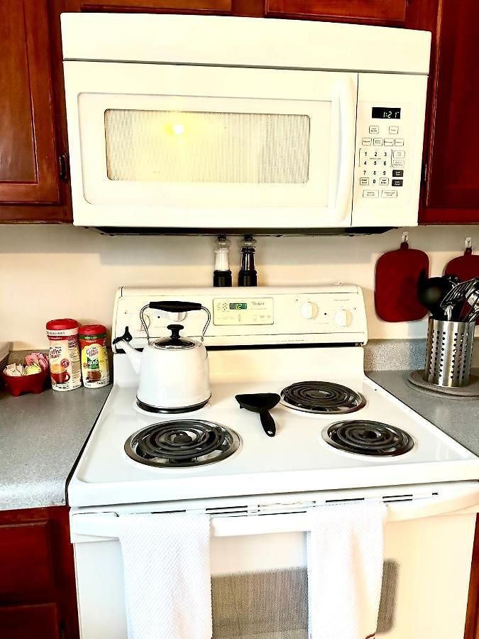 Lovely 2-bedroom W/balcony And Free Parking *