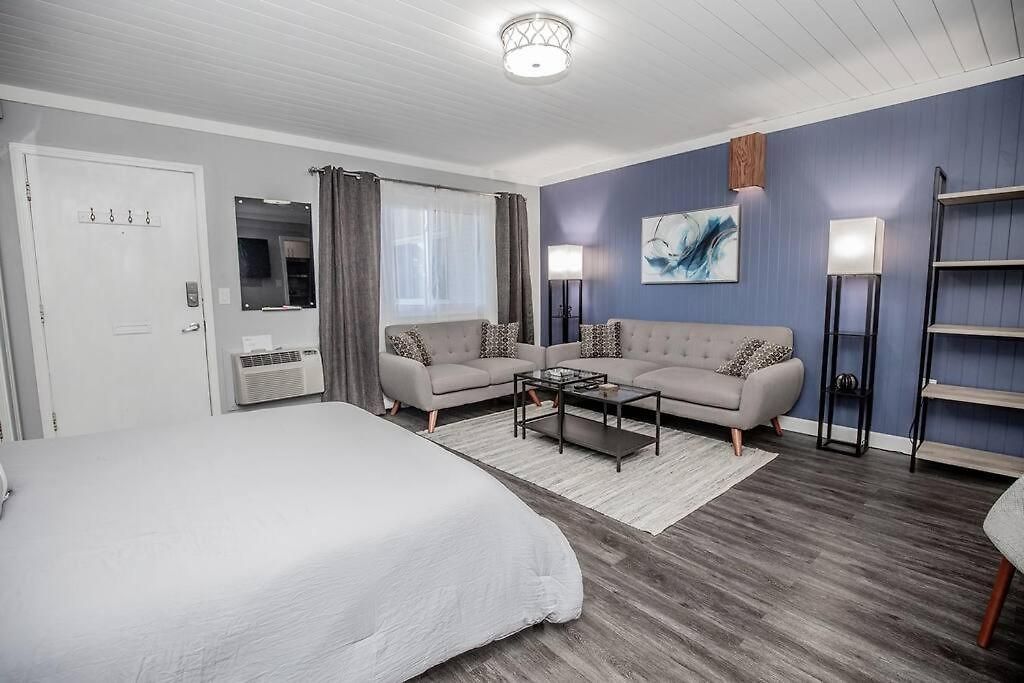 Apartment Walk To 12 South, 7 Min To Downtown, Free Parking!