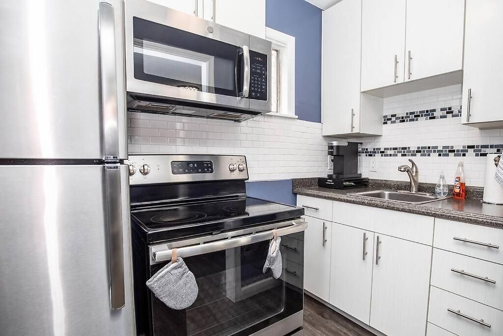 Apartment Walk To 12 South, 7 Min To Downtown, Free Parking! *