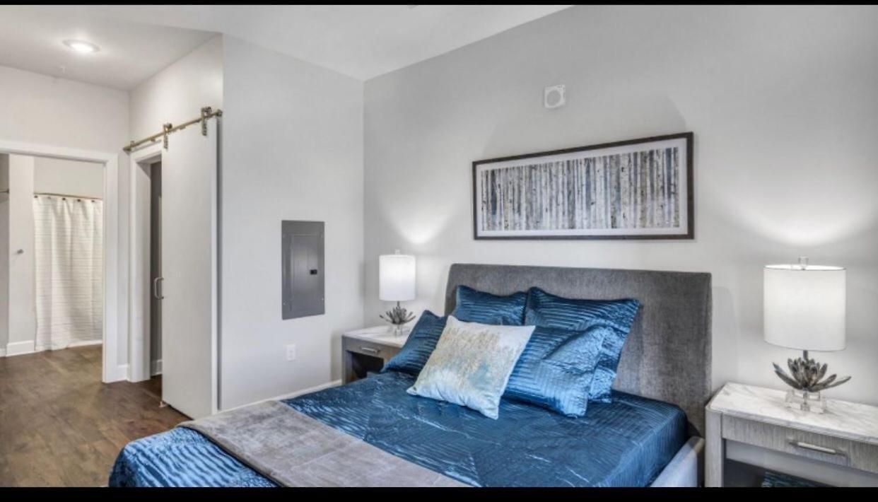 Apartment Spacious Castle W Gym Pool Free Parking I Walk To Dowtown N Broadway
