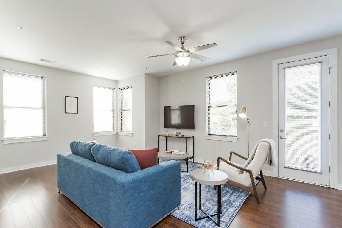 Cozysuites Two Music Row In Apartment