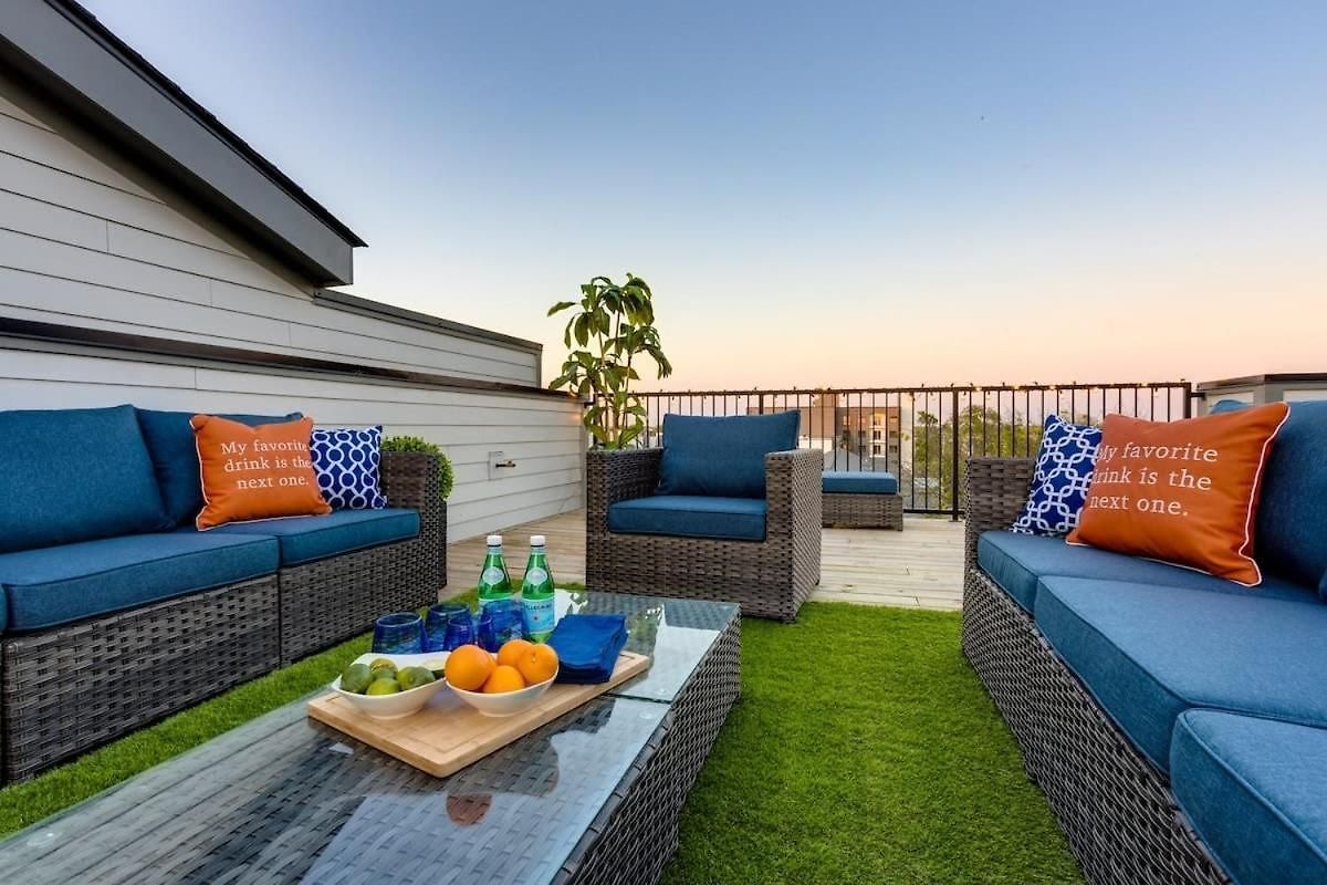 1 5 Miles To Broadway Rooftop Deck W Views Holiday home