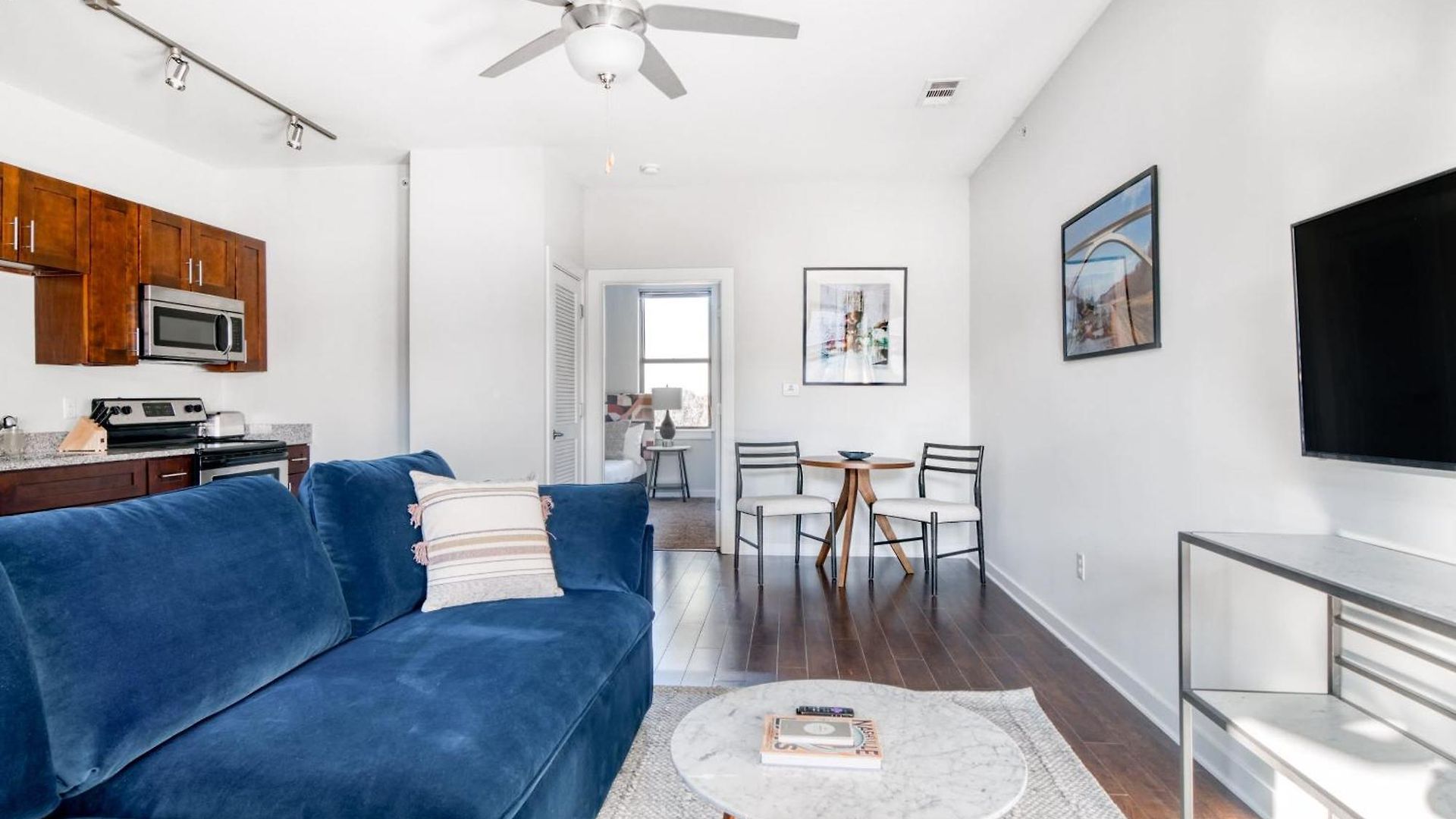 Cozysuites Music Row Bold 1br In Midtown Apartment