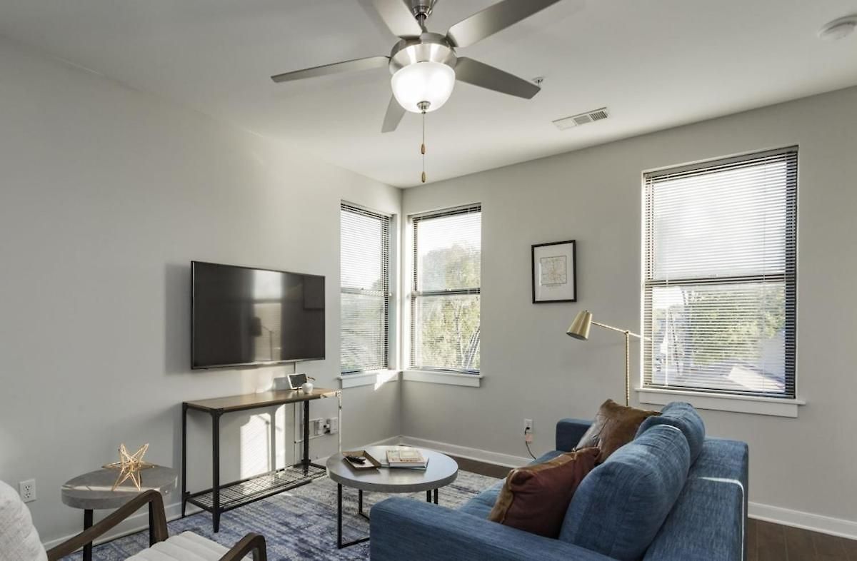 Two Cozysuites Stylish Music Row *