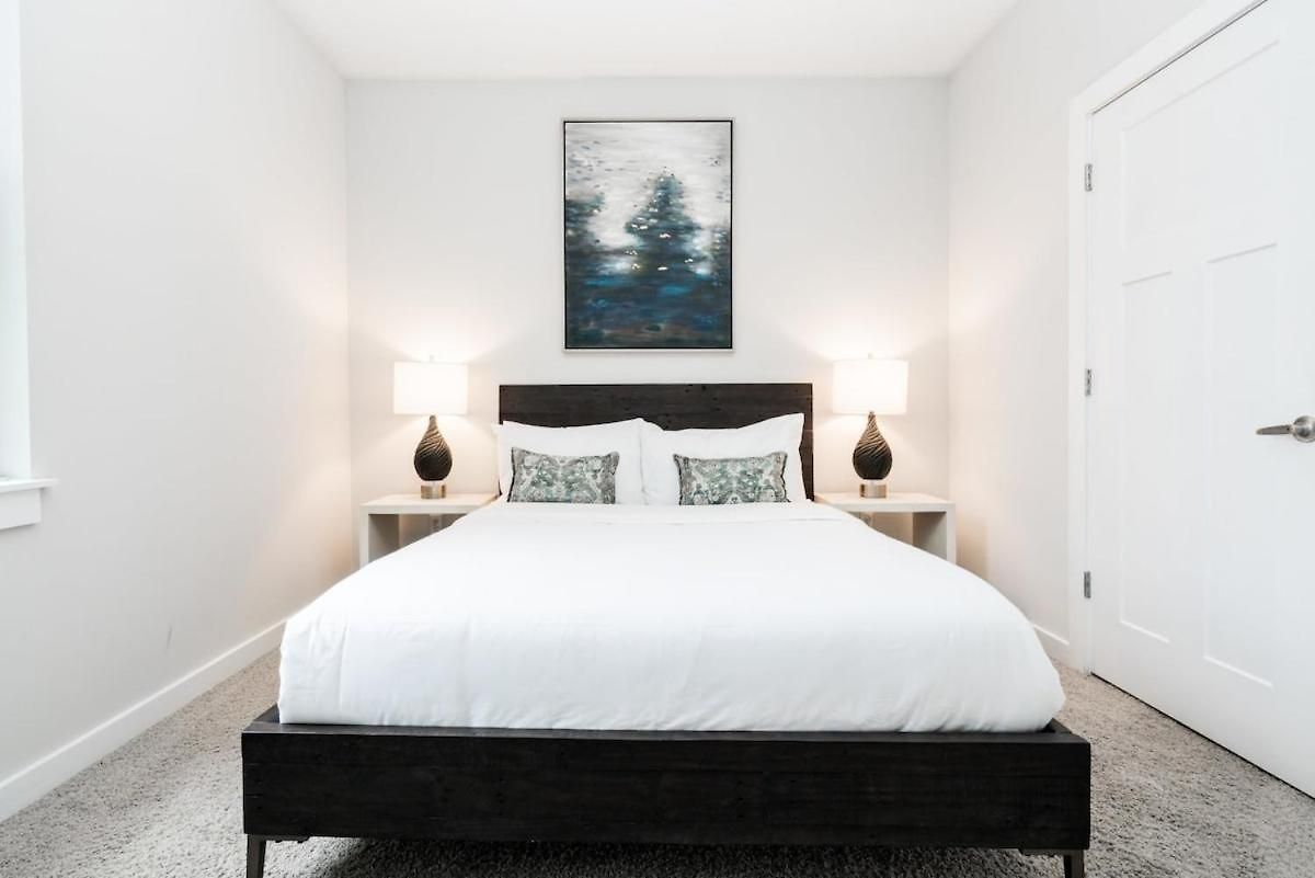 Two Cozysuites Stunning Music Row Apartment