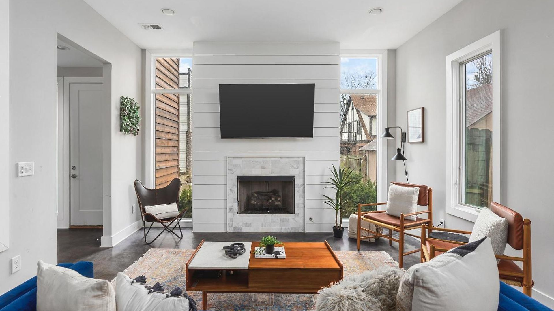 Modern Luxury Rooftop Deck, 3 Mi To Downtown Holiday home *