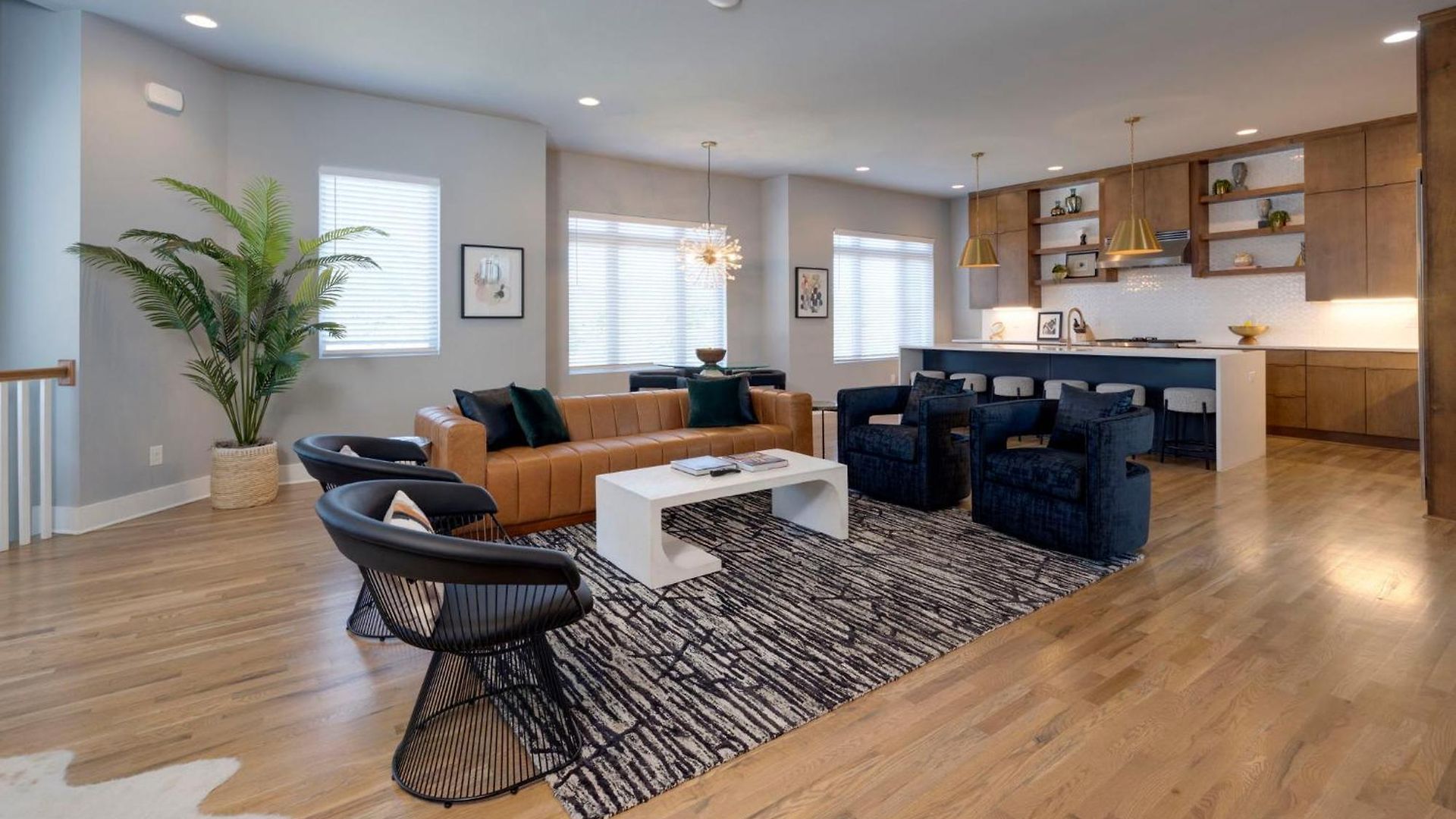 Holiday home Rooftop Skyline Views Dt Nash Sleeps 12 *