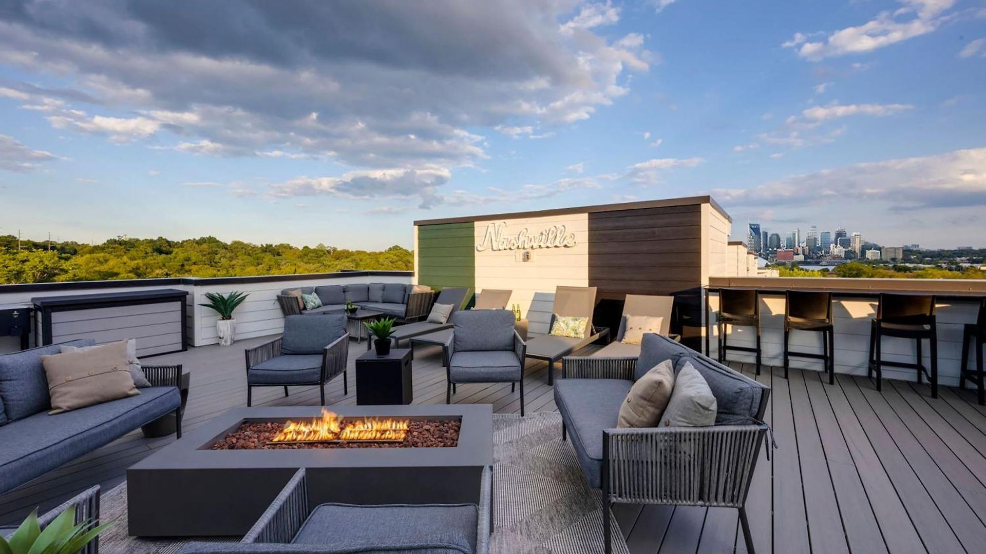 Holiday home Rooftop Skyline Views Dt Nash Sleeps 12 Nashville