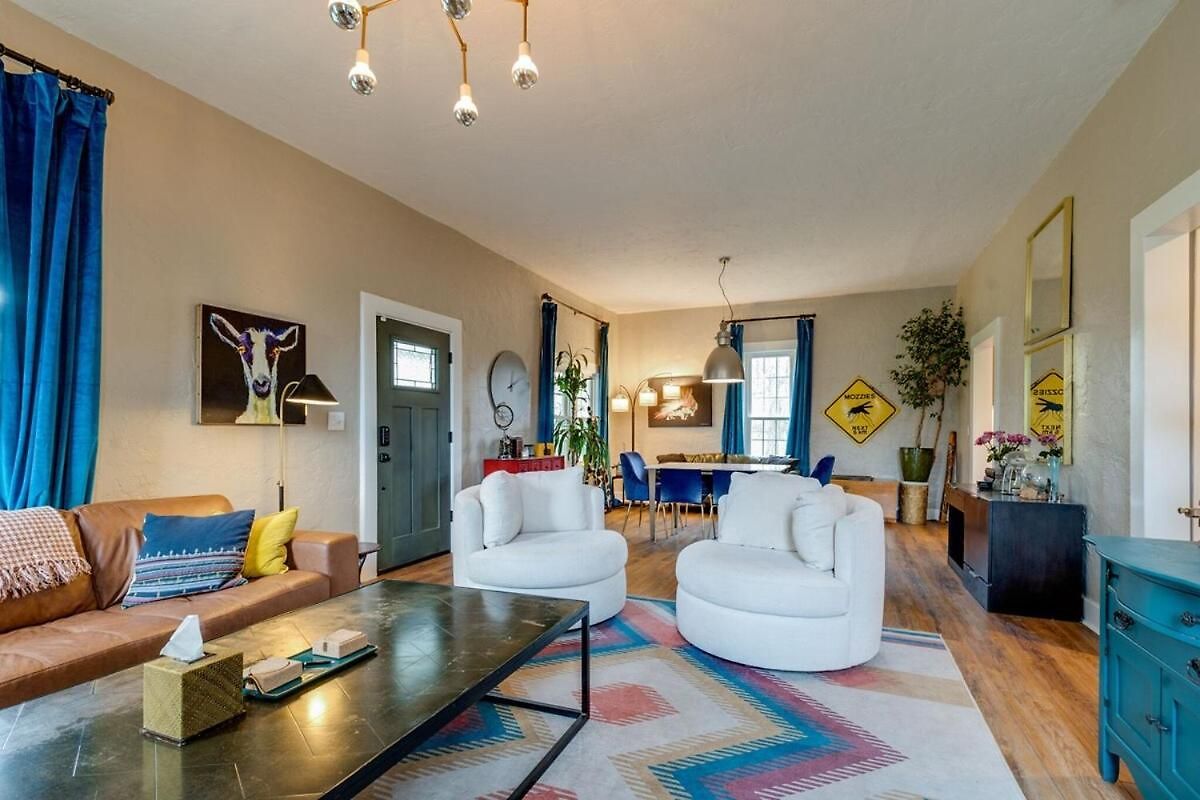 Historic East Nash Sleeps 6