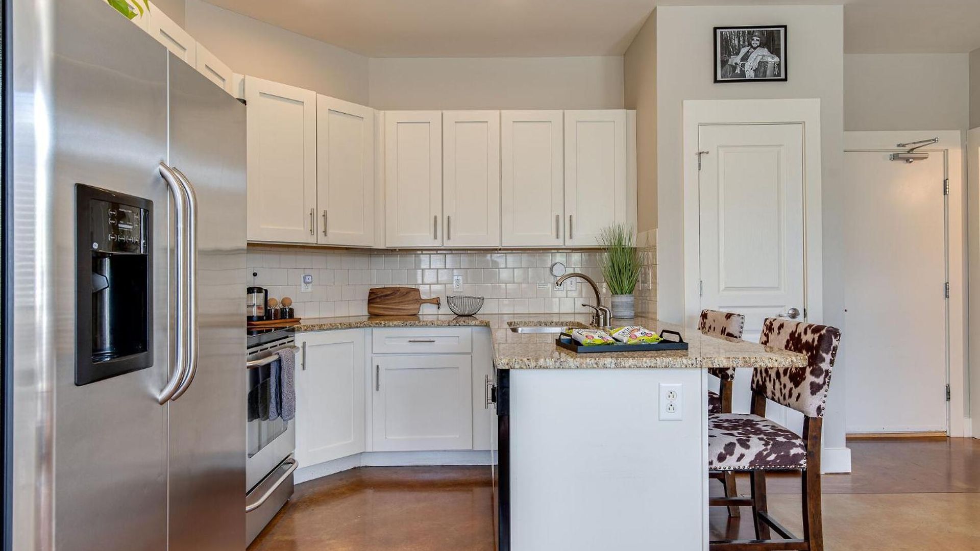 Modern 3-story West End - Free 2-car Garage Apartment