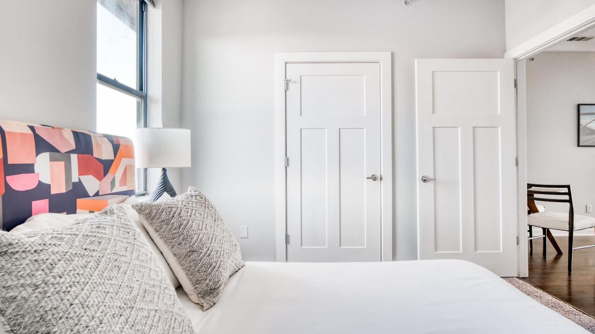 Cozysuites Music Row Bold 1br In Midtown Apartment *