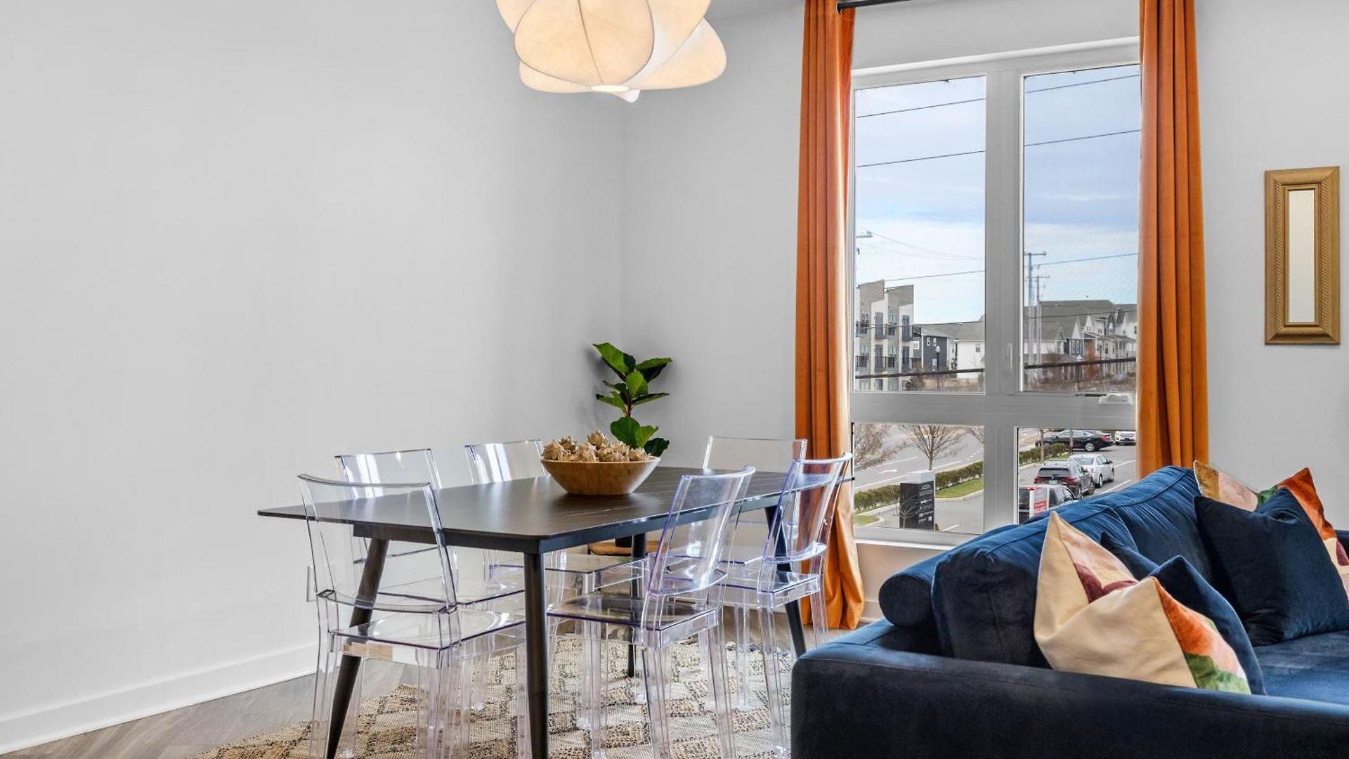 Apartment Modern, Free Parking, Walk To Everything *
