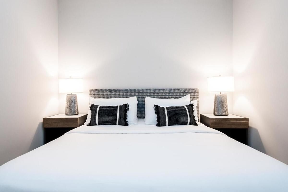 Cozysuites Two Stunning Music Row Apartment