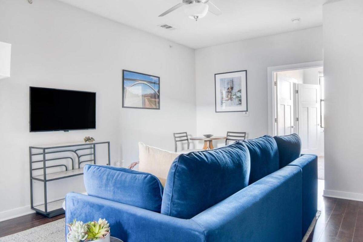 Two Cozysuites Charming Music Row Apartment *