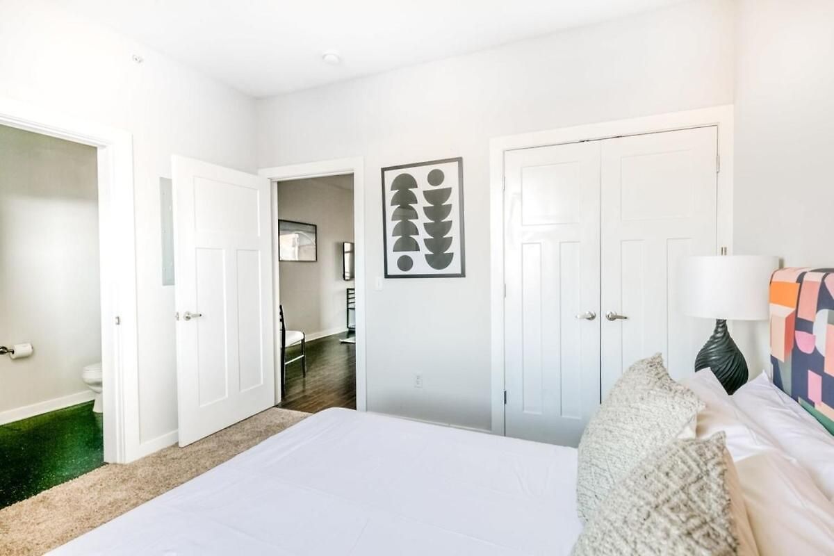 Two Cozysuites Spacious Music Row