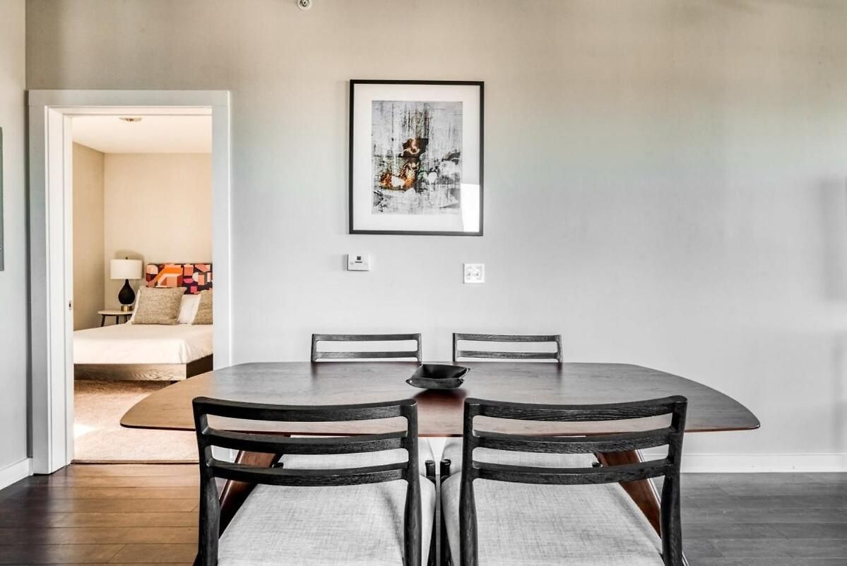 Cozysuites Two Modern Music Row *