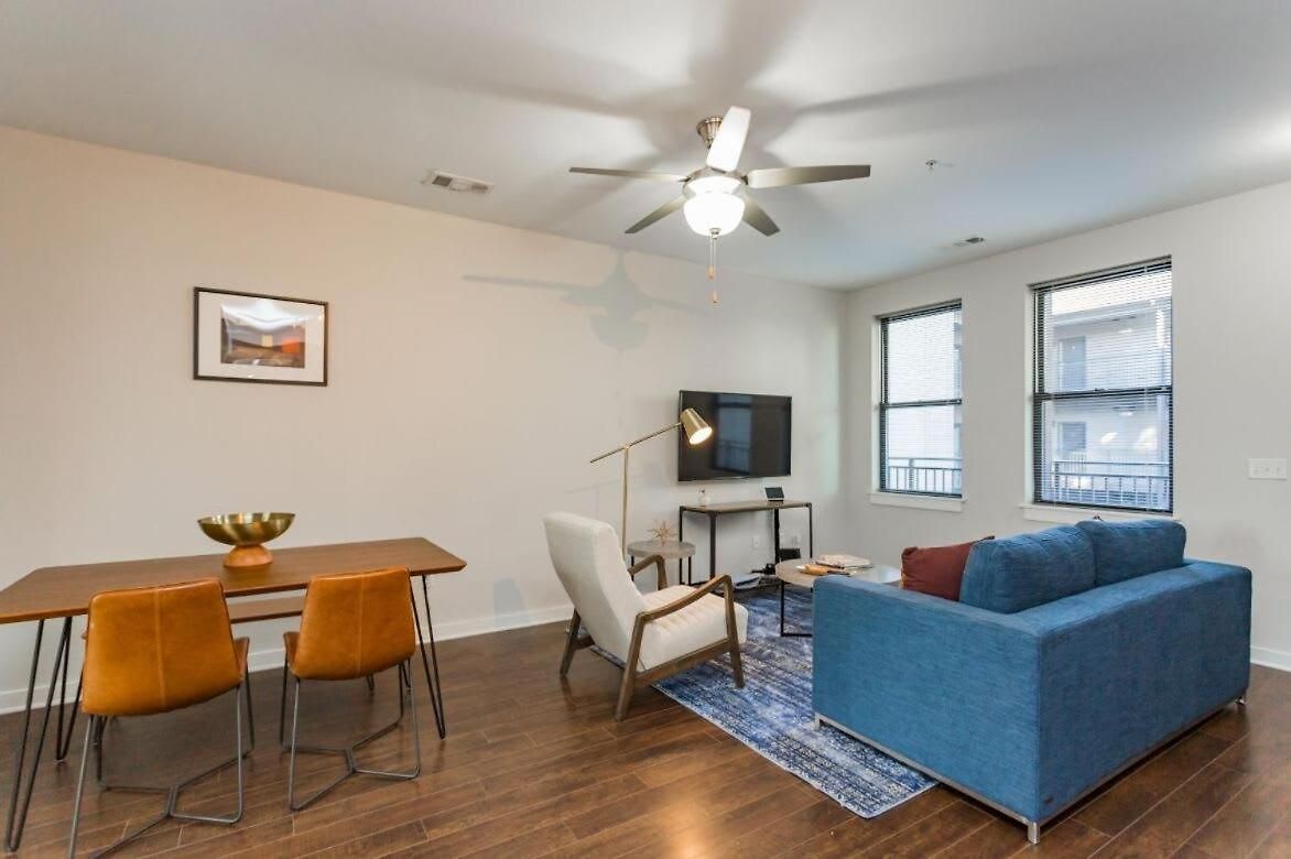 Two Cozysuites Alluring Music Row In Apartment *