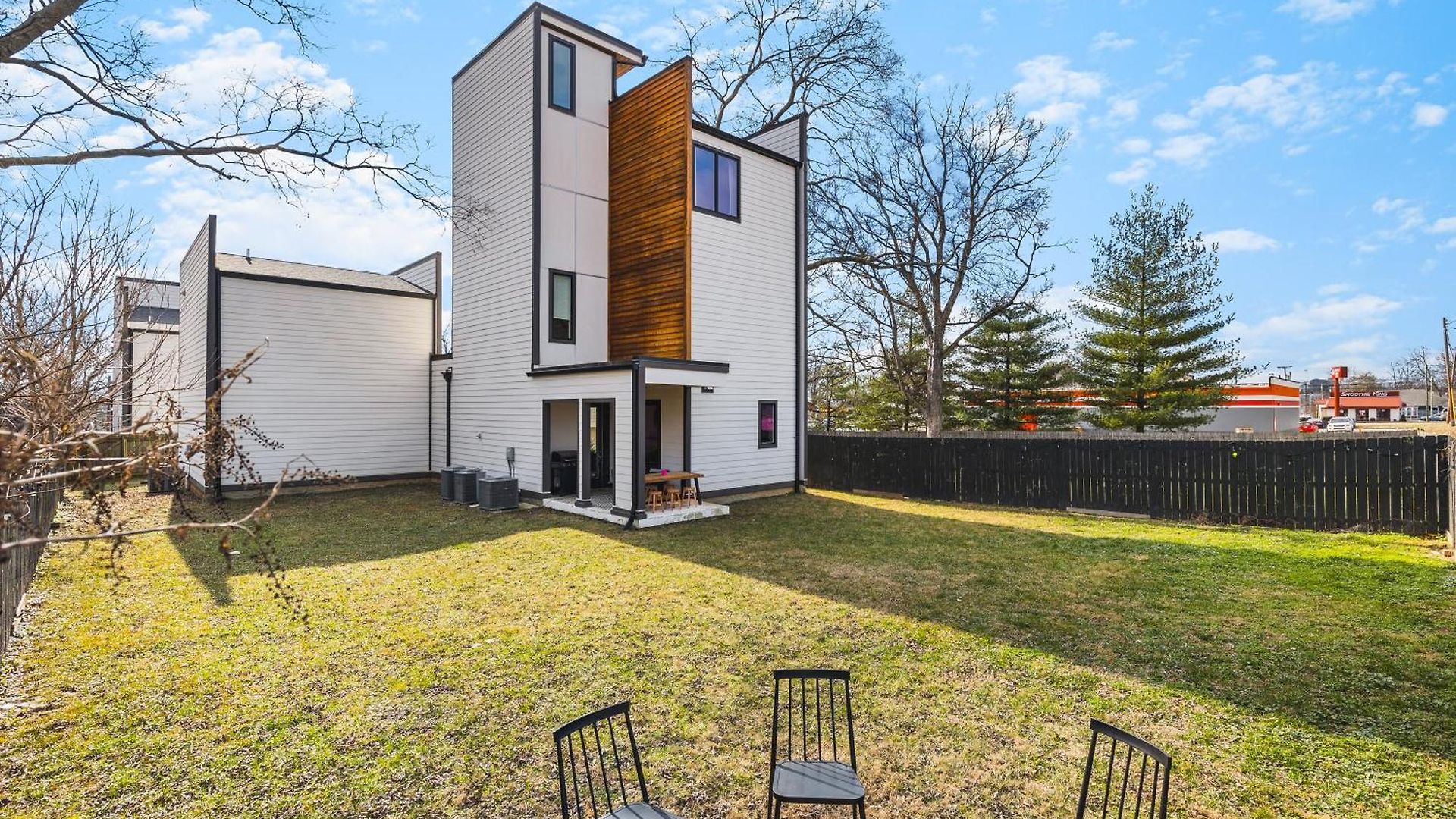 Holiday home Modern Luxury Rooftop Deck, 3 Mi To Downtown *