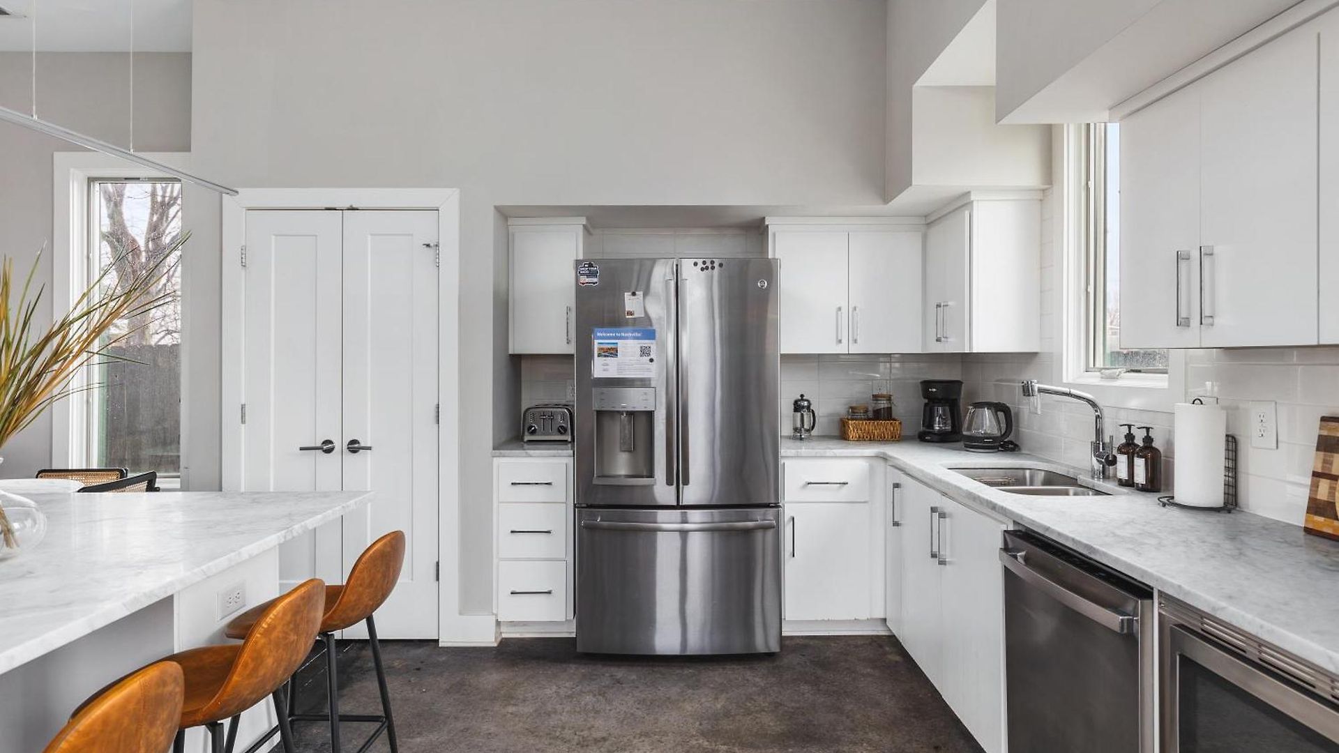 Holiday home Modern Luxury Rooftop Deck, 3 Mi To Downtown