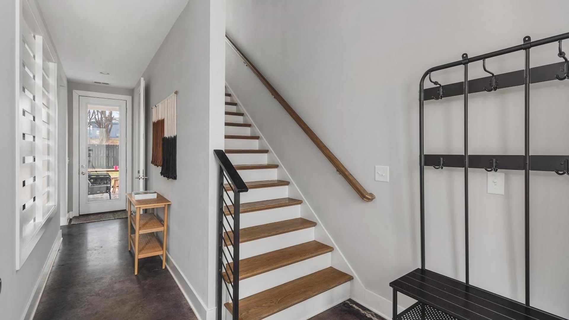 Modern Luxury Rooftop Deck, 3 Mi To Downtown Holiday home Nashville