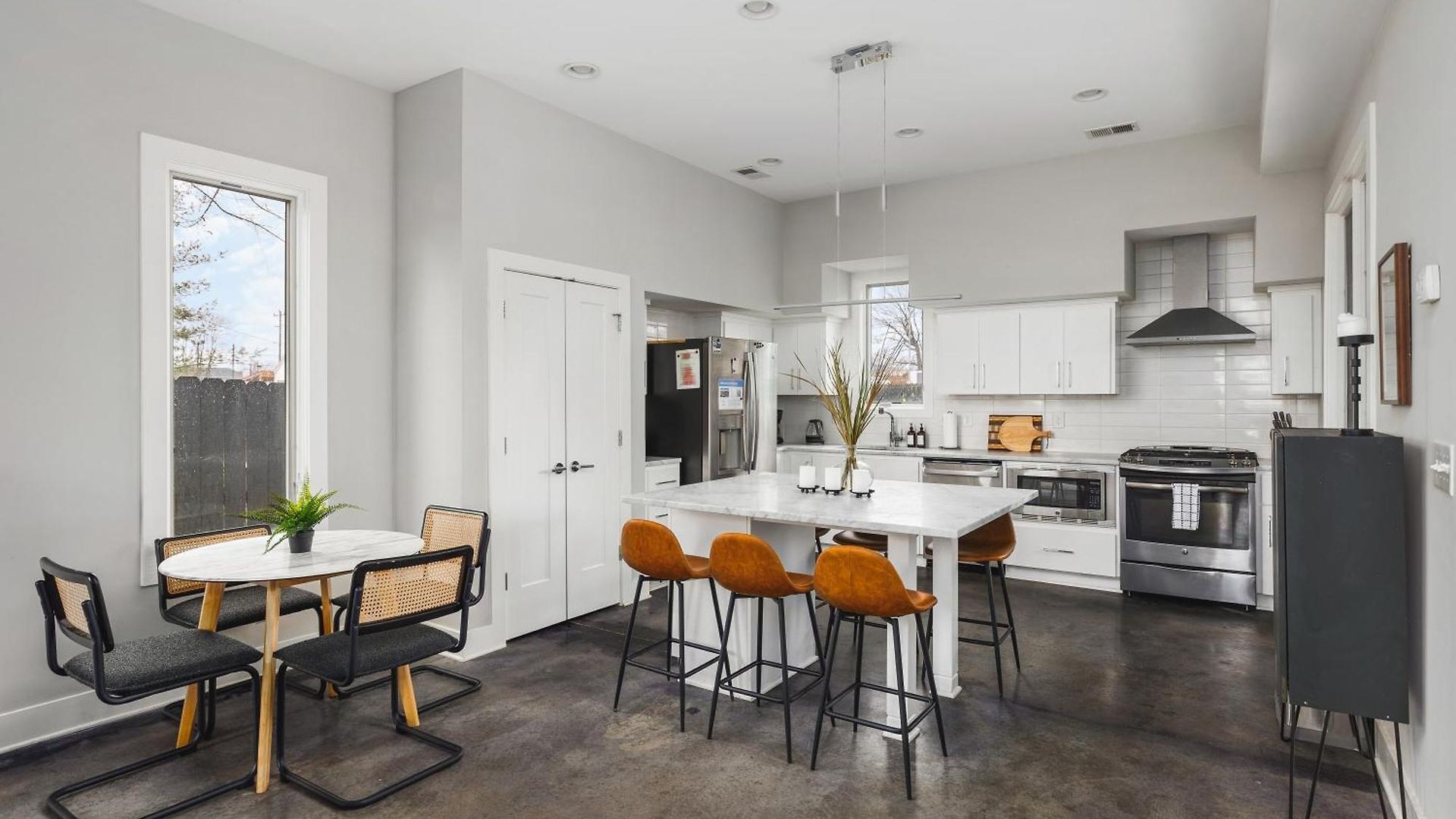 Modern Luxury Rooftop Deck, 3 Mi To Downtown Holiday home
