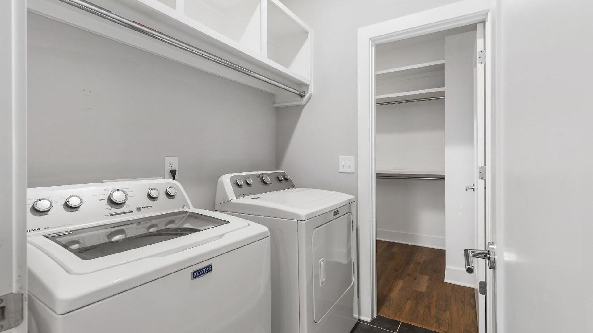 Holiday home Modern Luxury Rooftop Deck, 3 Mi To Downtown *